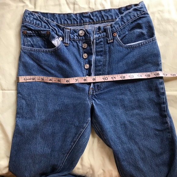 Petite Highwaisted Levi’s 501 Jeans - Picture 5 of 6